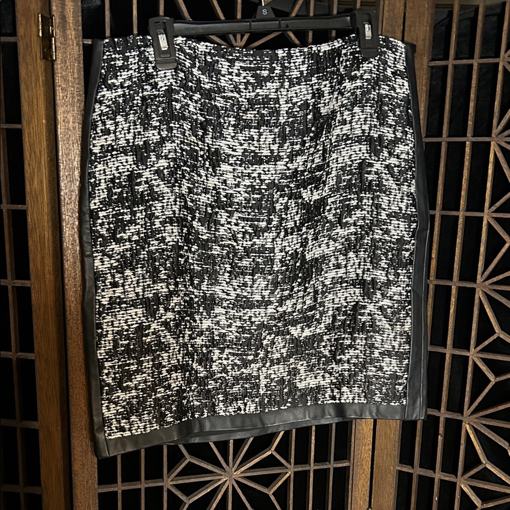 ANN TAYLOR FAUX LEATHER TRIM SKIRT 12